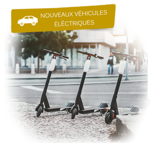 Trottinettes électriques rangés sur le trottoirs